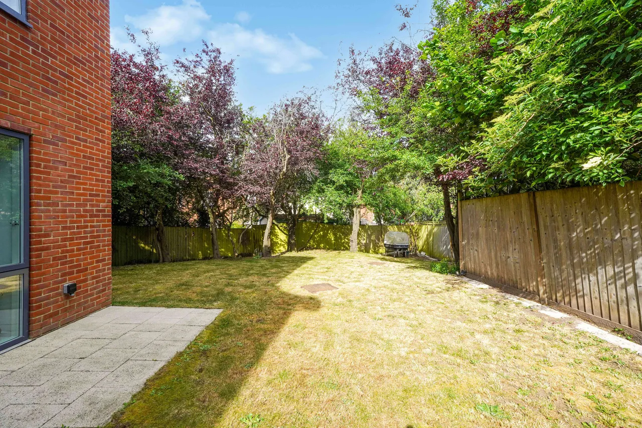 Reservoir Way, NW10, photo 13