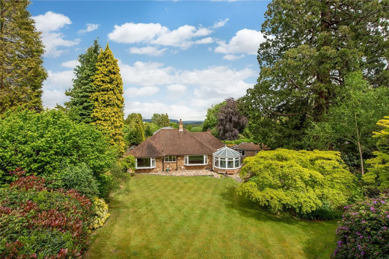 Broomfield Park, Westcott, RH4, photo 11