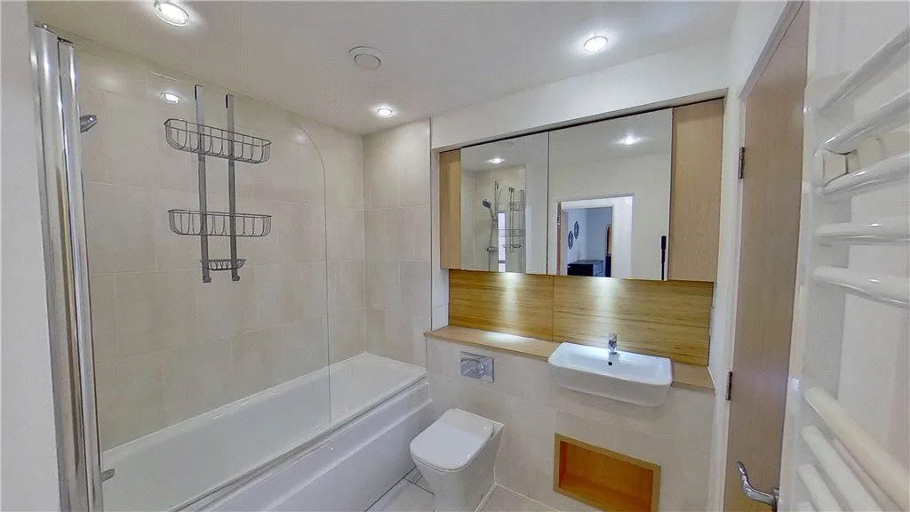 Flat 26, 17 Nelson Walk, London, photo 6