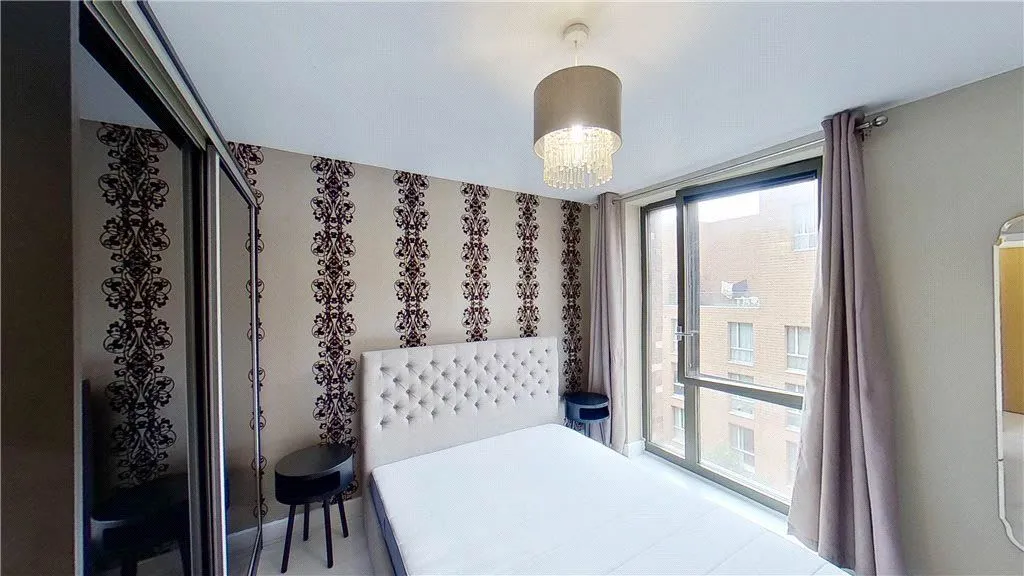Flat 26, 17 Nelson Walk, London, photo 3