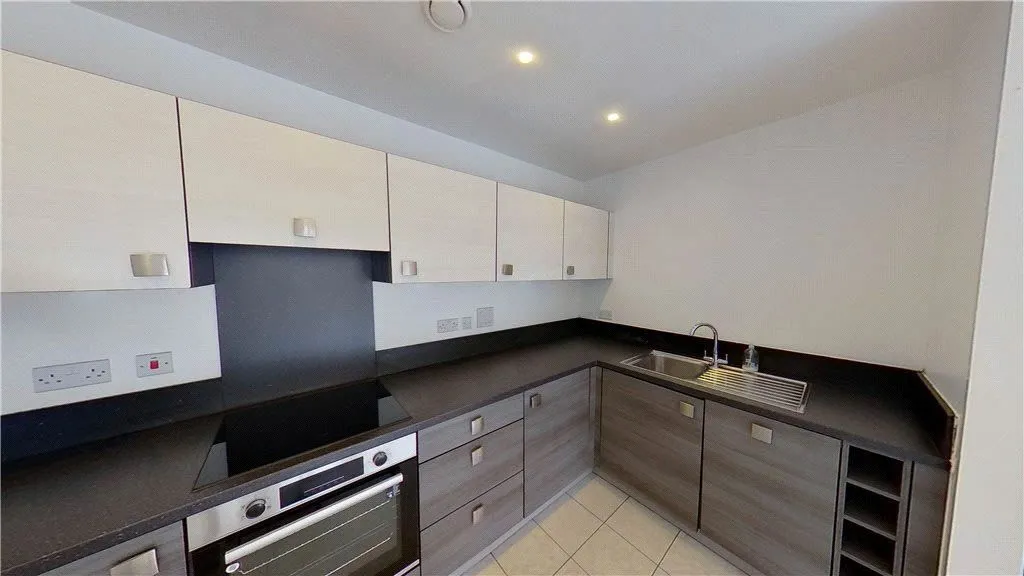 Flat 26, 17 Nelson Walk, London, photo 2