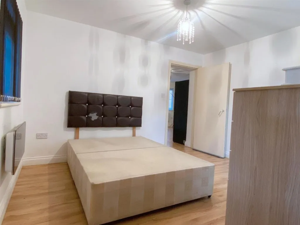 Wellington Street, Luton, LU1, photo 4
