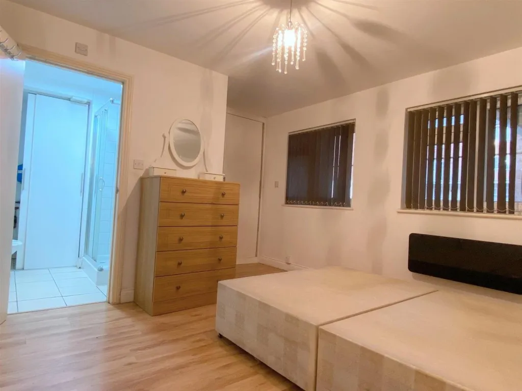 Wellington Street, Luton, LU1, photo 5