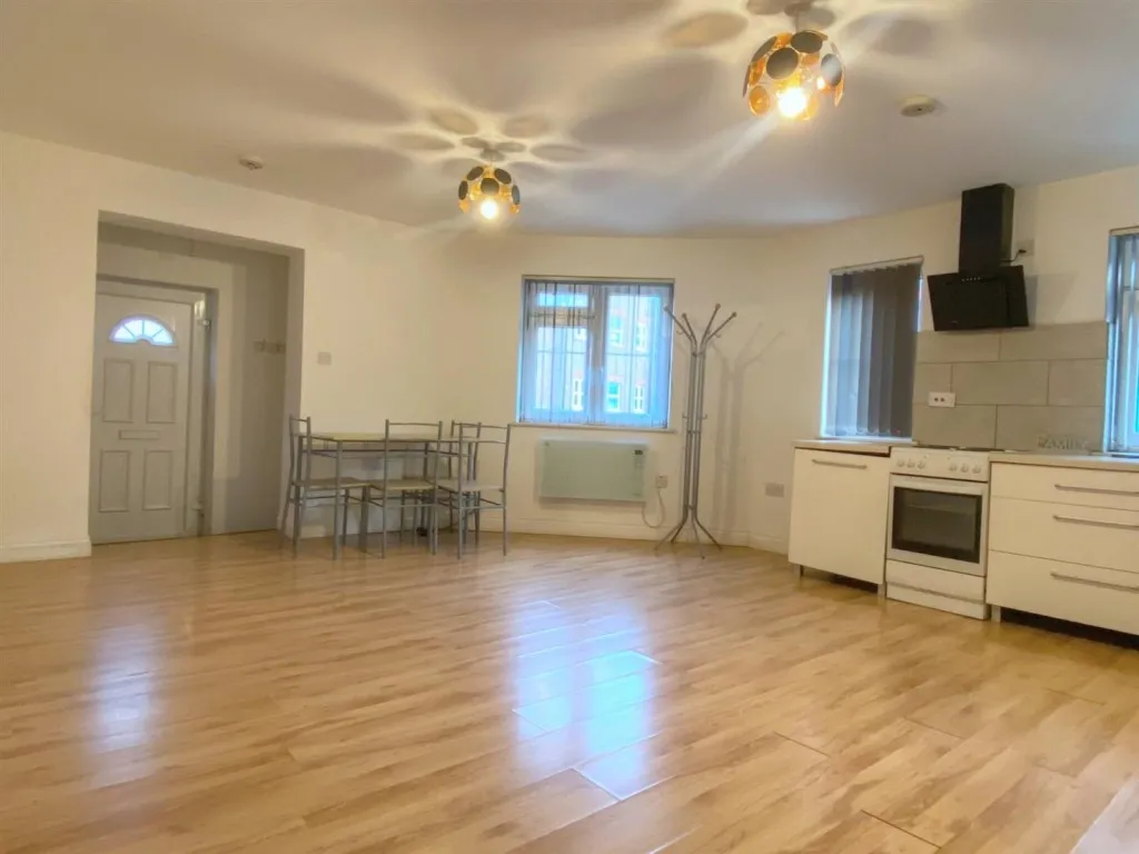 Wellington Street, Luton, LU1, photo 3