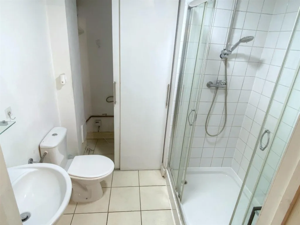 Wellington Street, Luton, LU1, photo 6