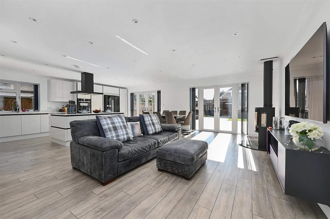 Ashdene Road, Ash, Guildford, Surrey, GU12 6TB, photo 2