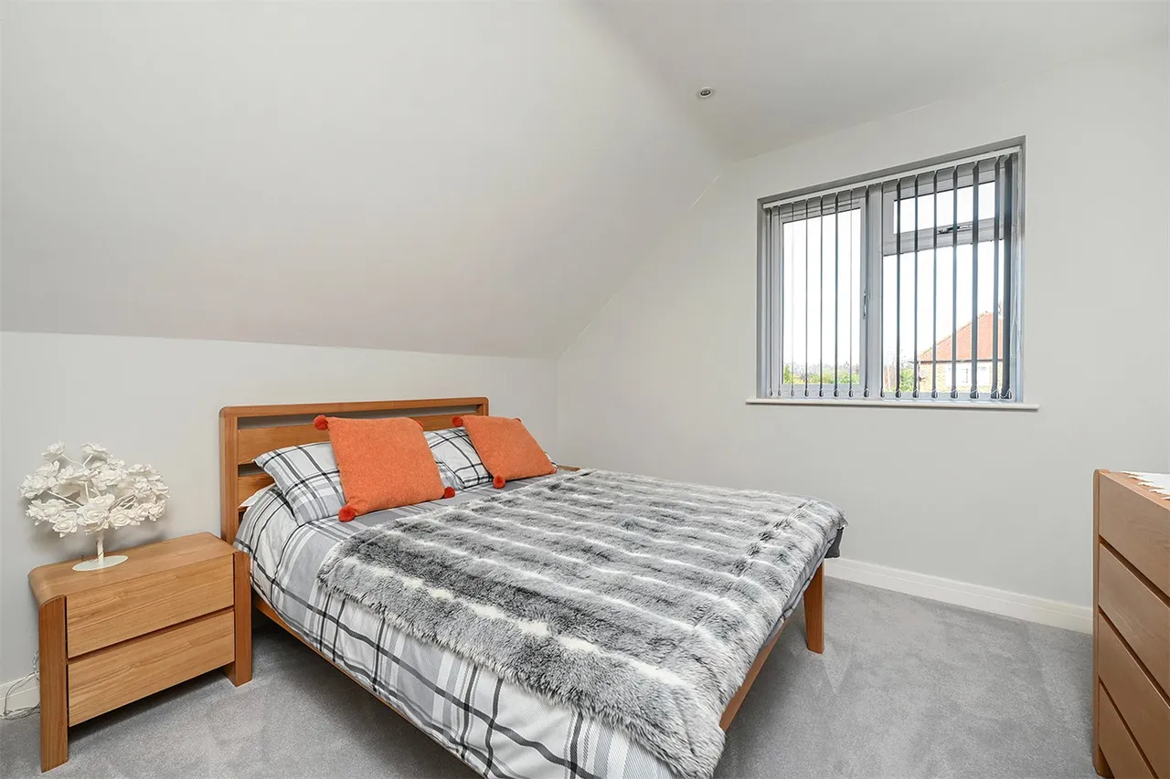 Ashdene Road, Ash, Guildford, Surrey, GU12 6TB, photo 13