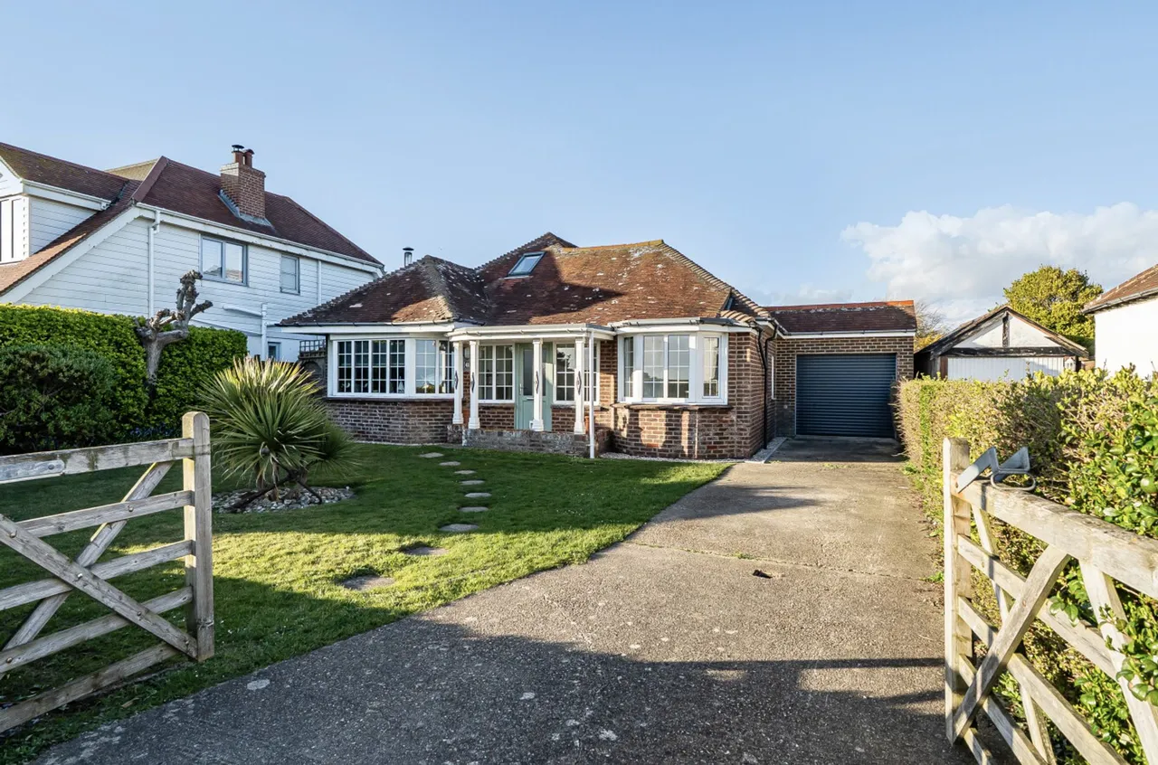 4 bed property for sale, James Street, Selsey, PO20