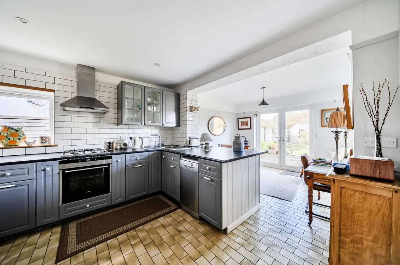 James Street, Selsey, PO20, photo 5