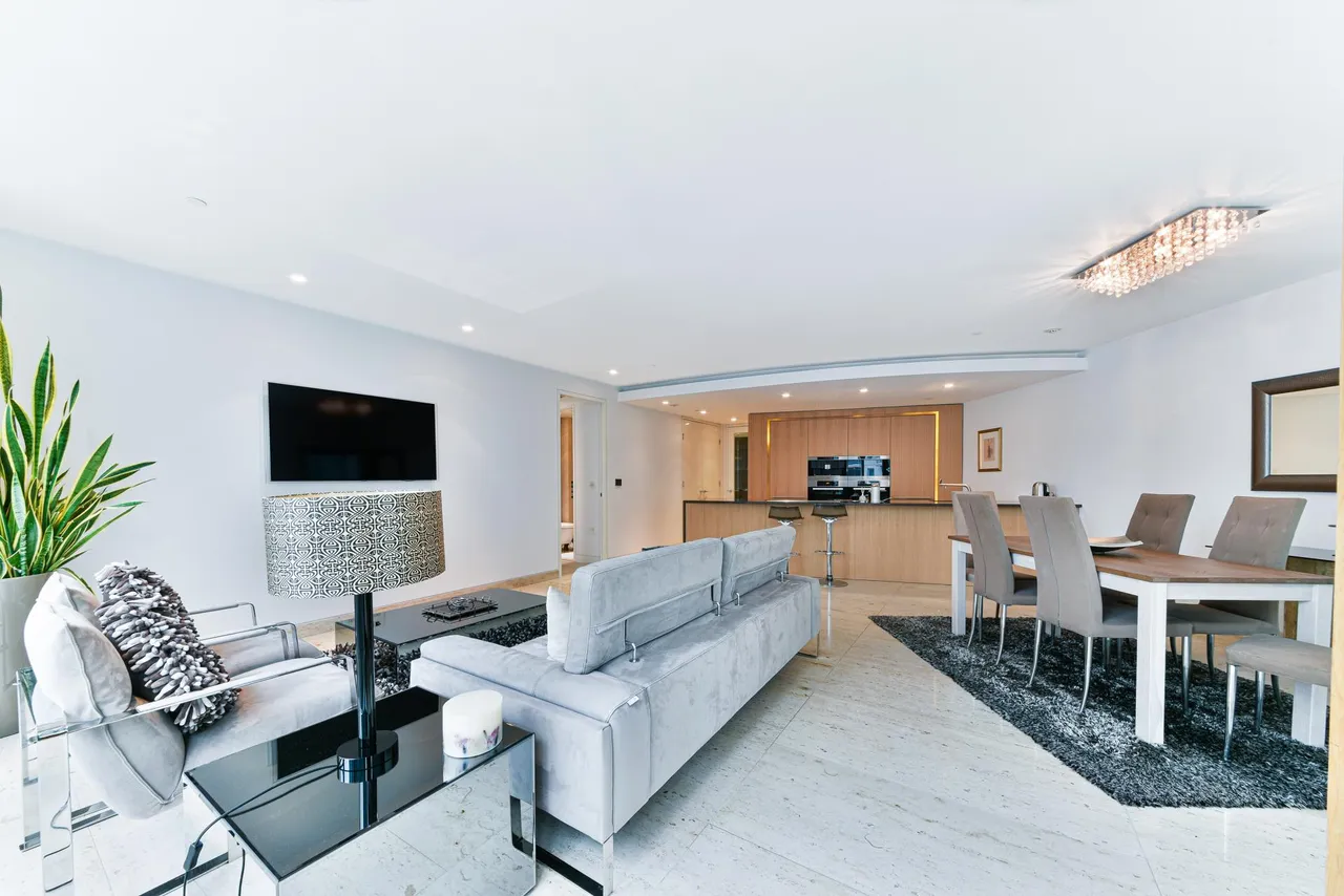The Tower, St. Georges Wharf, SW8, photo 2