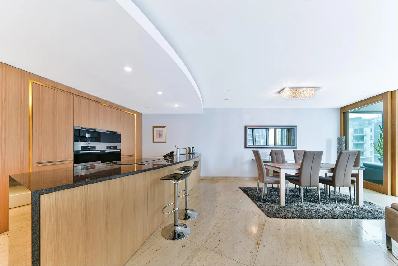 The Tower, St. Georges Wharf, SW8, photo 4