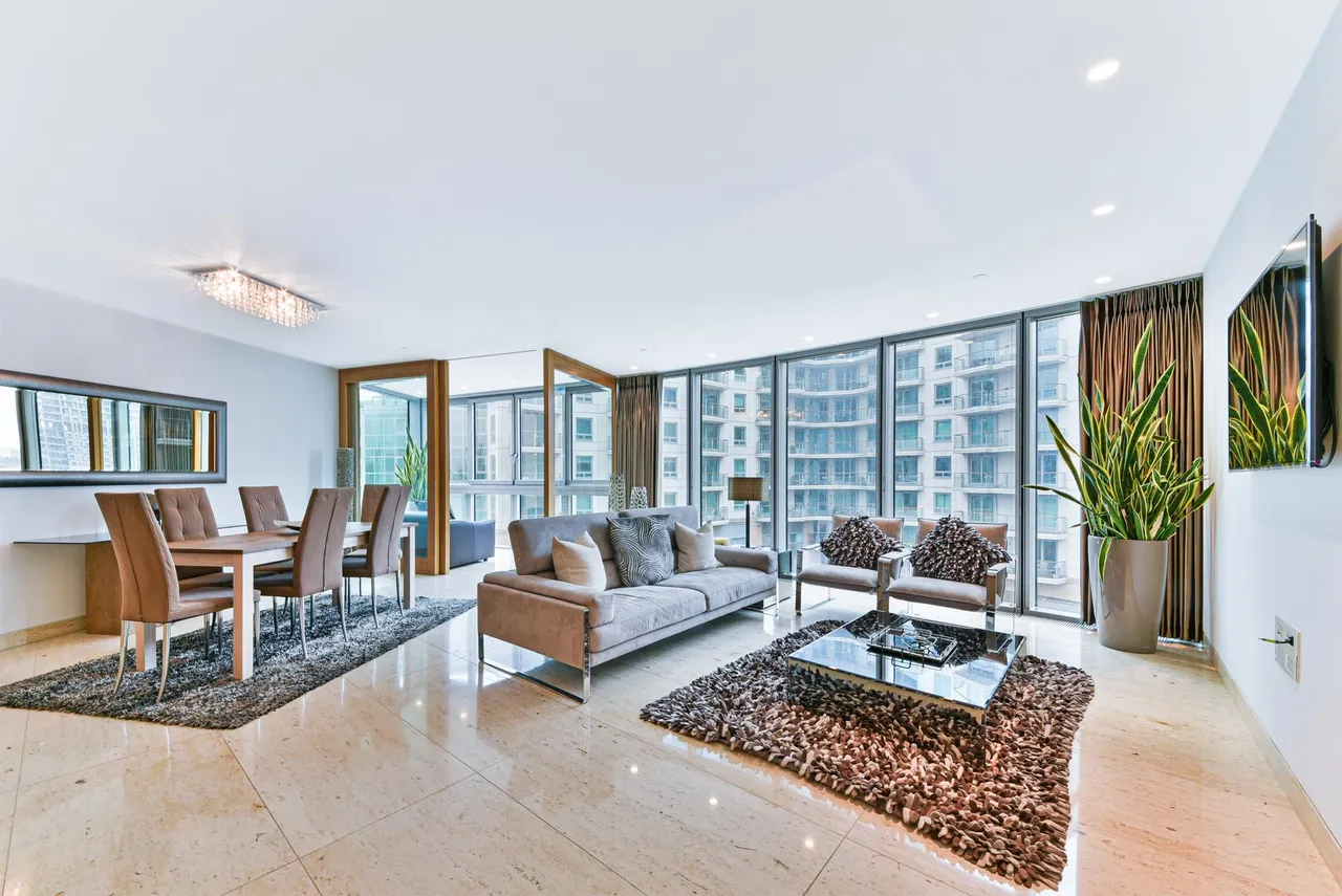 2 bed flat for sale, The Tower, St. Georges Wharf, SW8