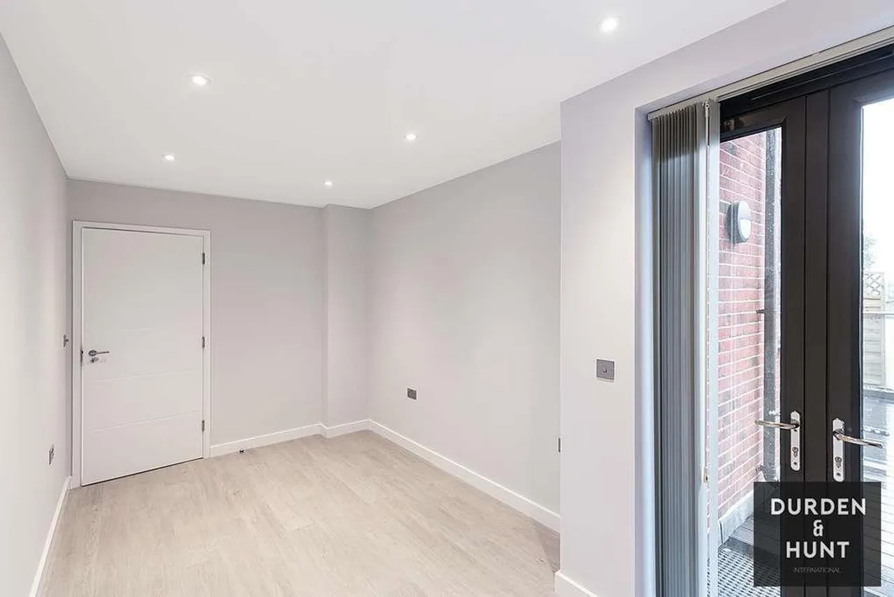 George Lane, London, E18, photo 9