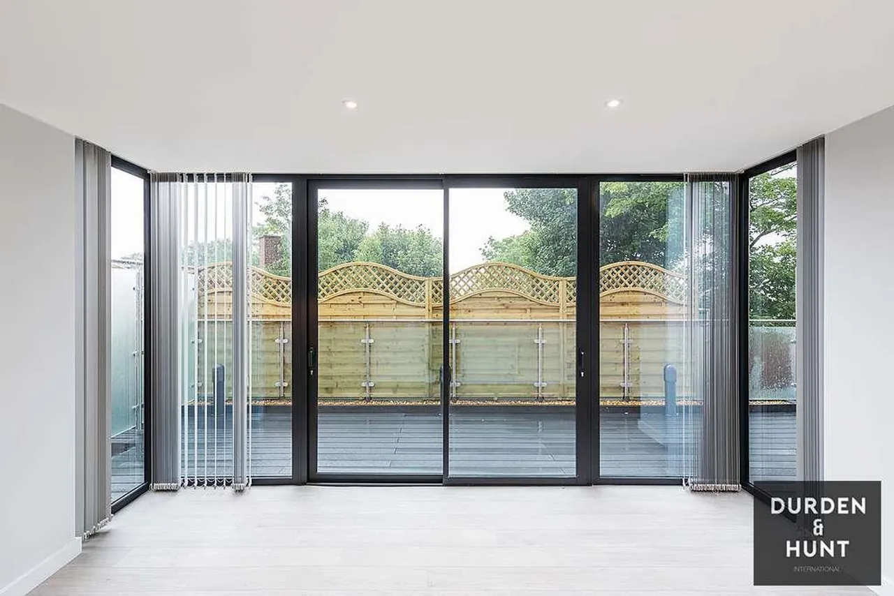 George Lane, London, E18, photo 6