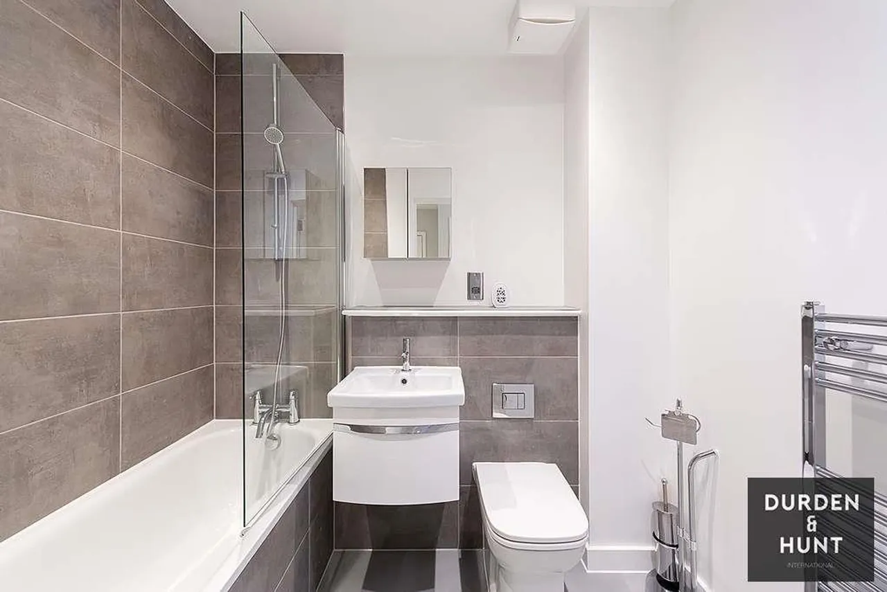 George Lane, London, E18, photo 10