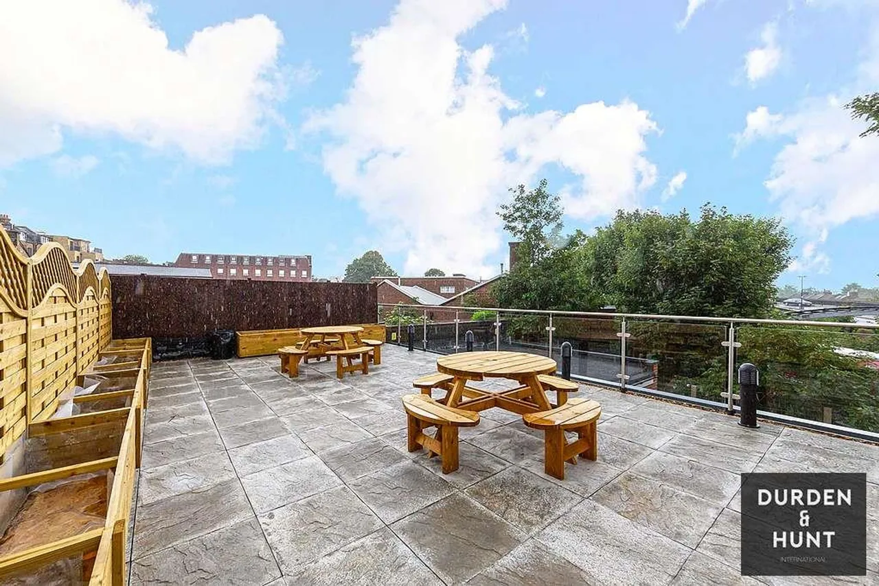 George Lane, London, E18, photo 13