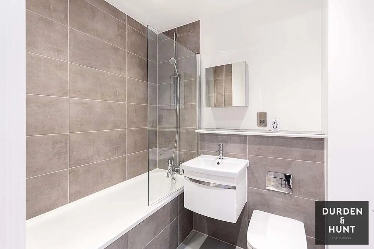 George Lane, London, E18, photo 11