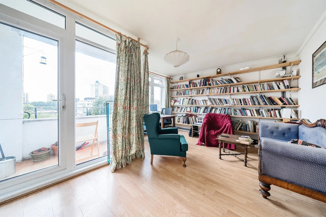 2 bed flat for sale, Brandon Estate, London, SE17