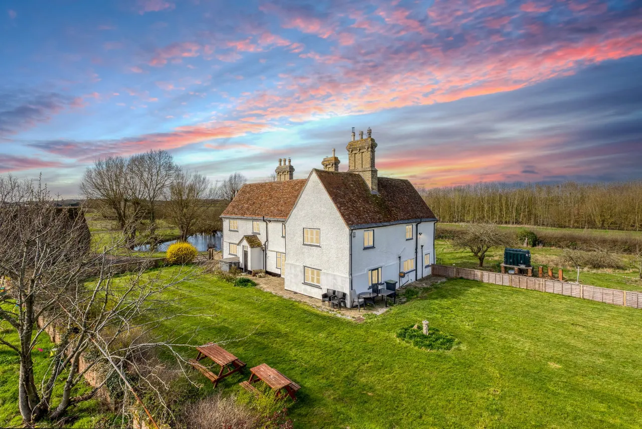 4 bed house for sale, Campton Road, Meppershall, SG17