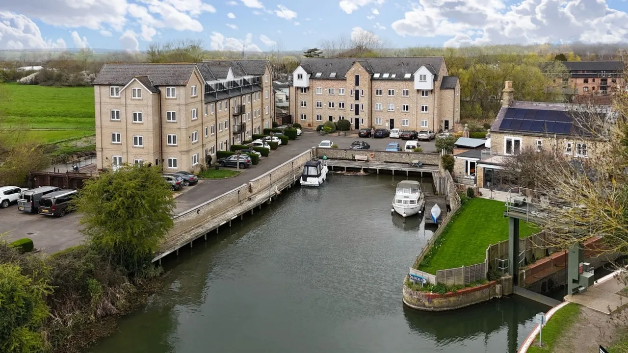 3 bed flat for sale, Buckden, St Neots, PE19