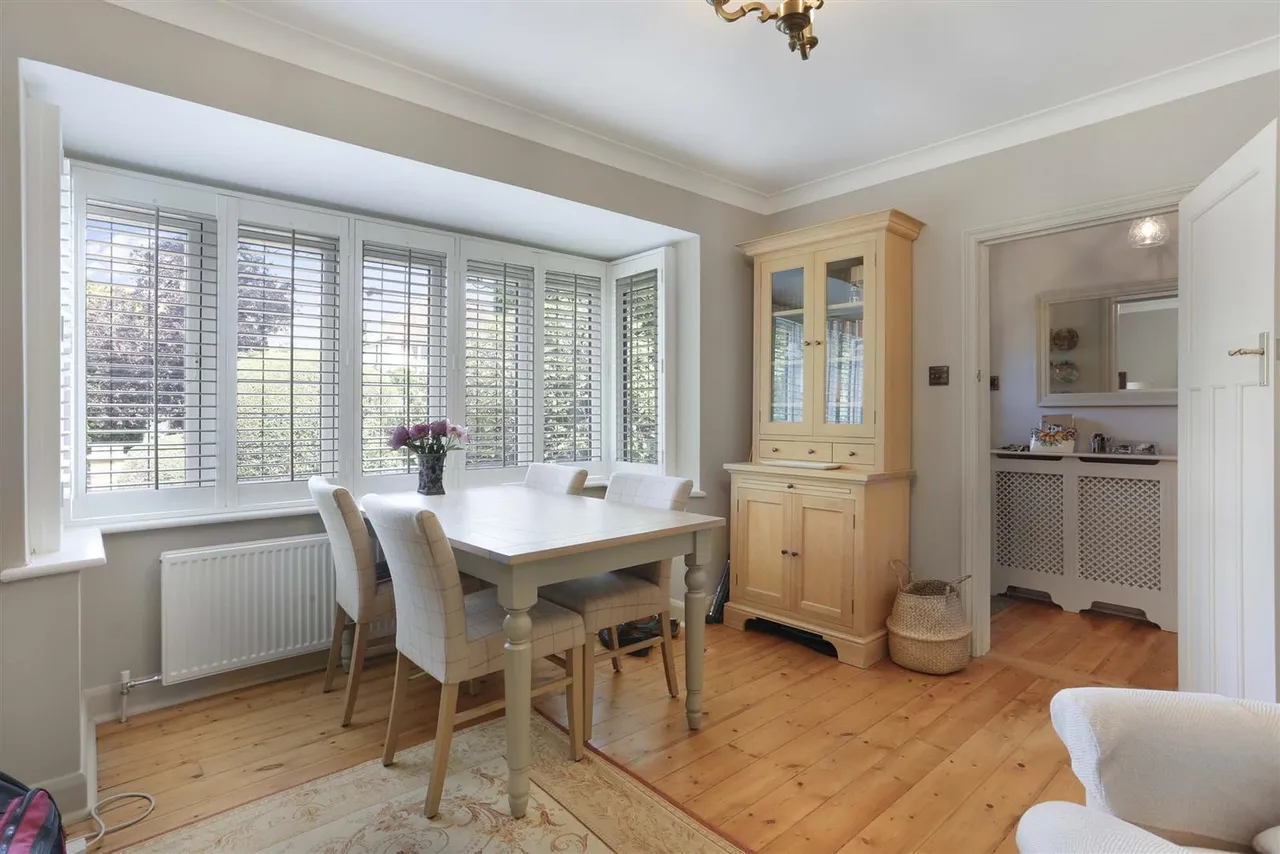 Queensmead Avenue, Ewell, Surrey, KT17 3EQ, photo 3