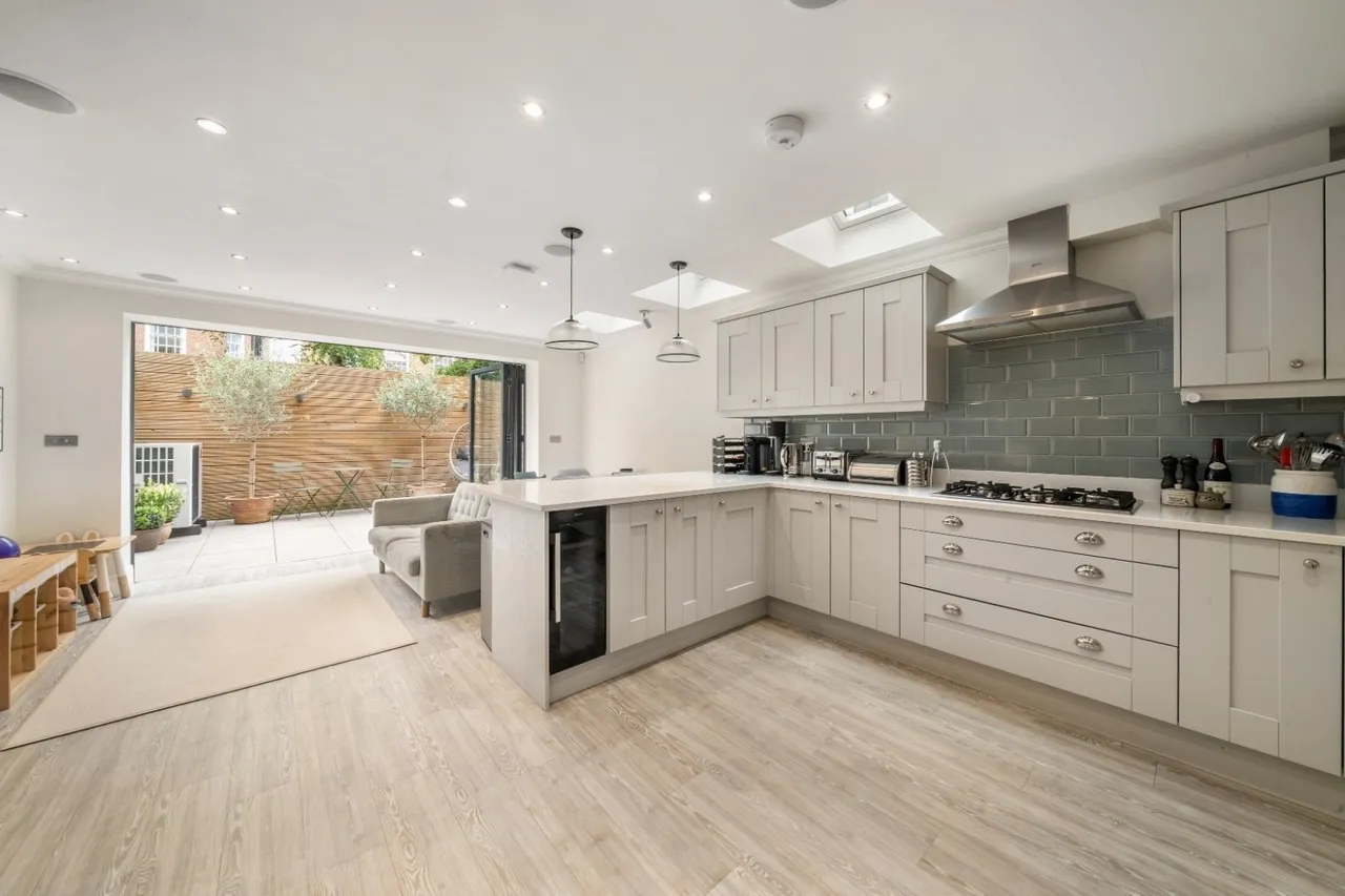 4 bed house for sale, Bronsart Road, Munster Village, SW6