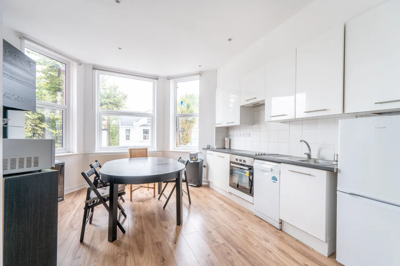 3 bed flat for sale — 30b St Pauls Avenue, London
