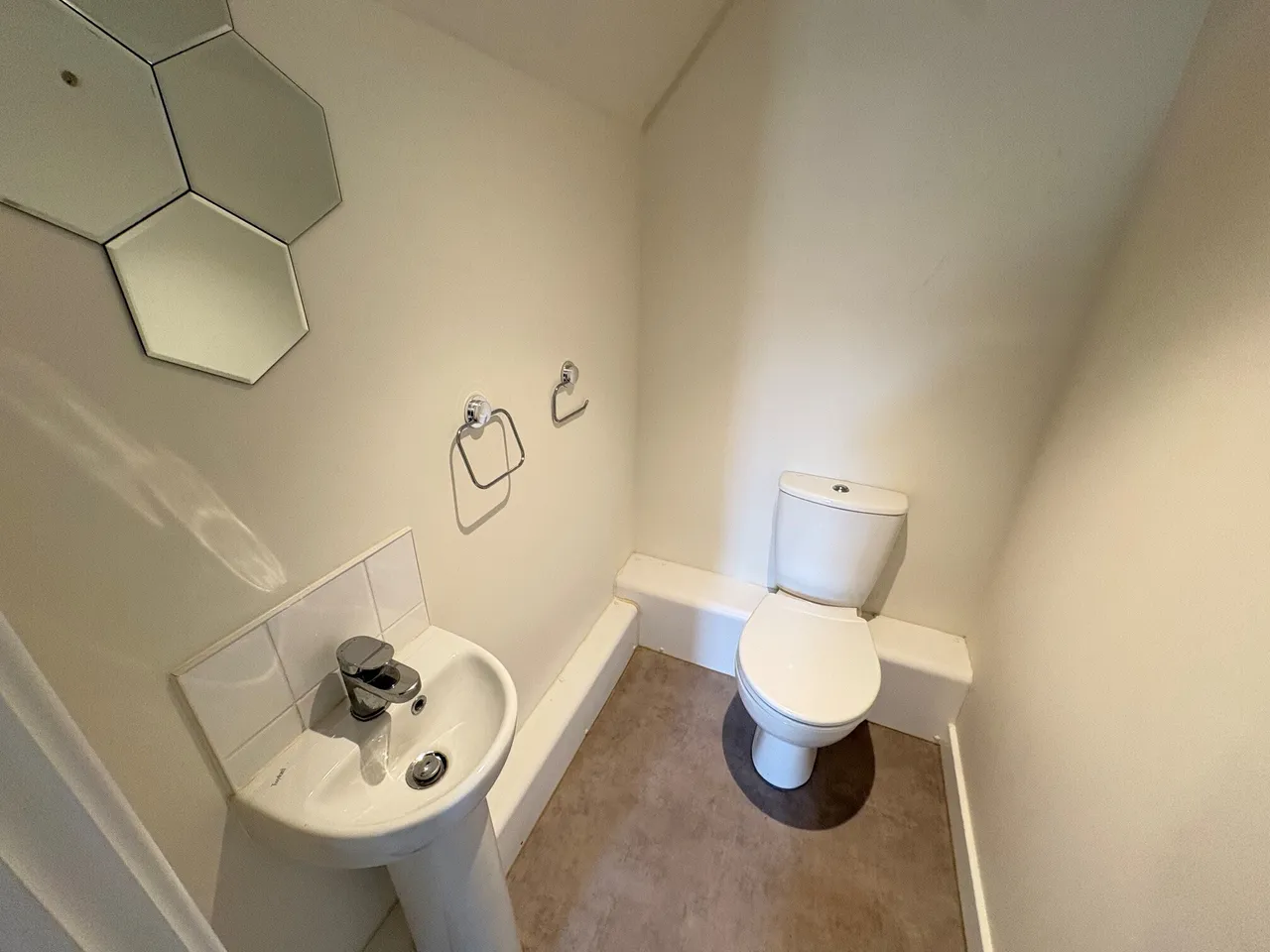 Redwood Crescent, Beeston, NG9, photo 5