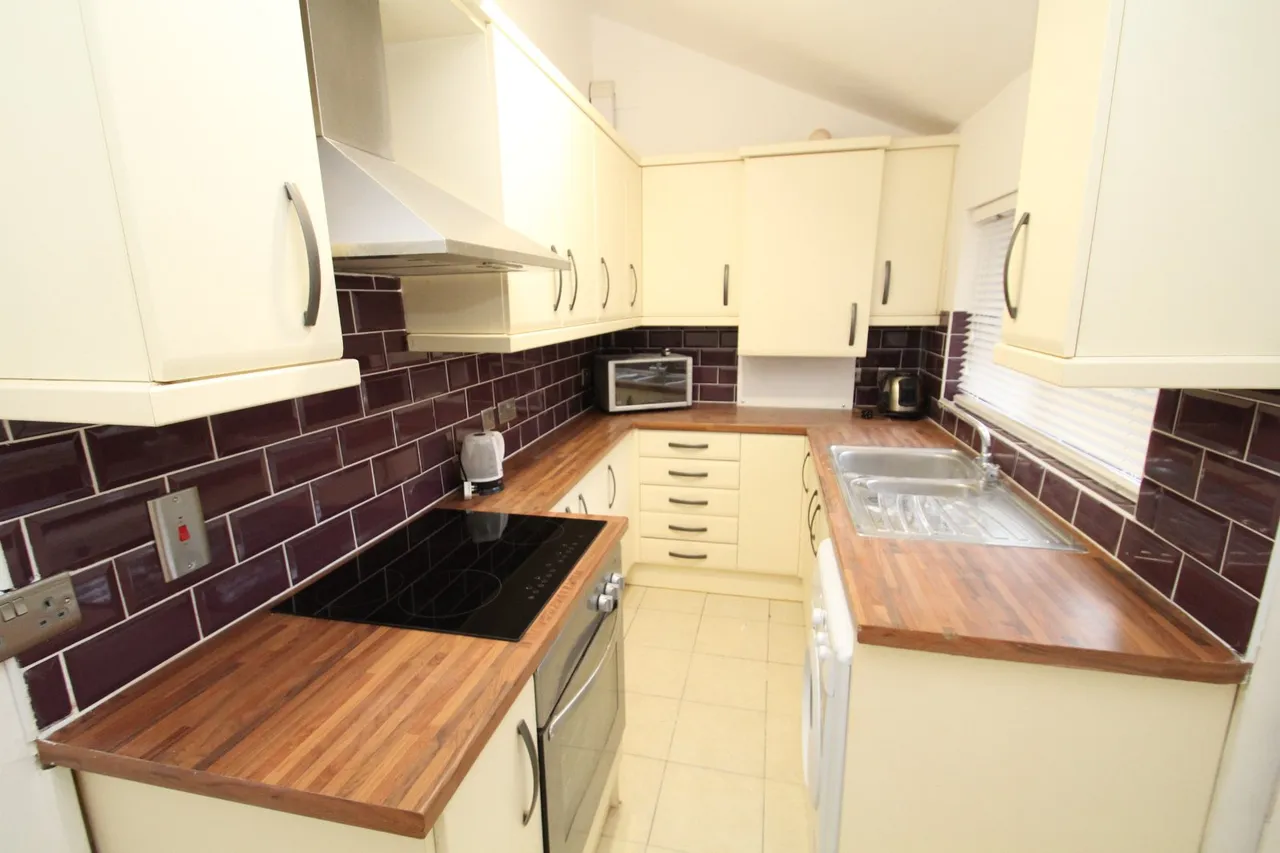 Brookfield Place, Far Headingley, LS6, photo 5