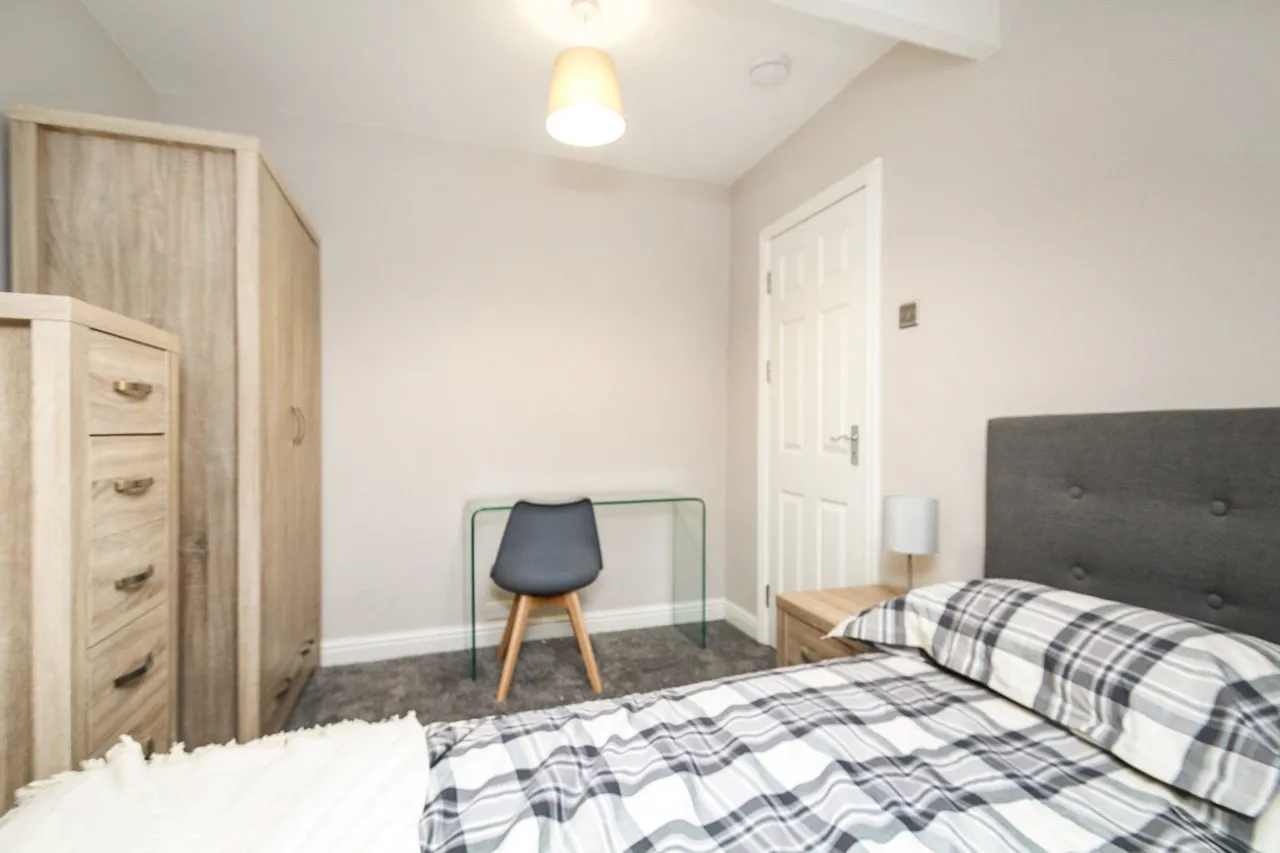 Brookfield Place, Far Headingley, LS6, photo 10