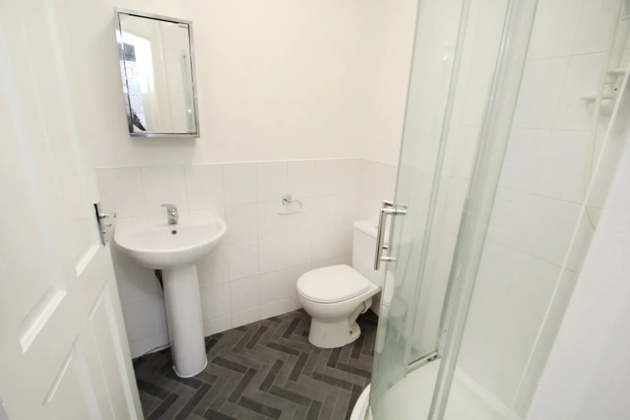 Brookfield Place, Far Headingley, LS6, photo 13