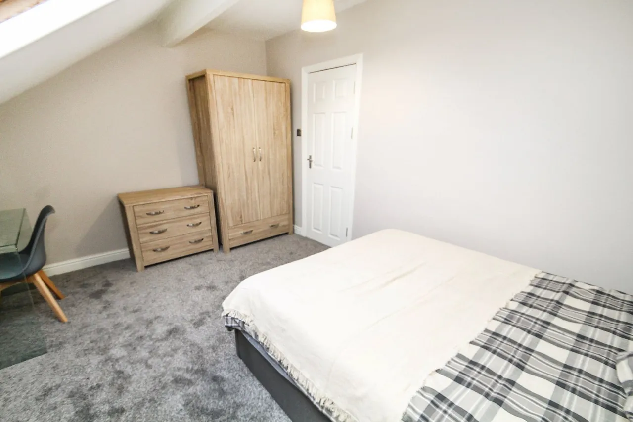 Brookfield Place, Far Headingley, LS6, photo 11