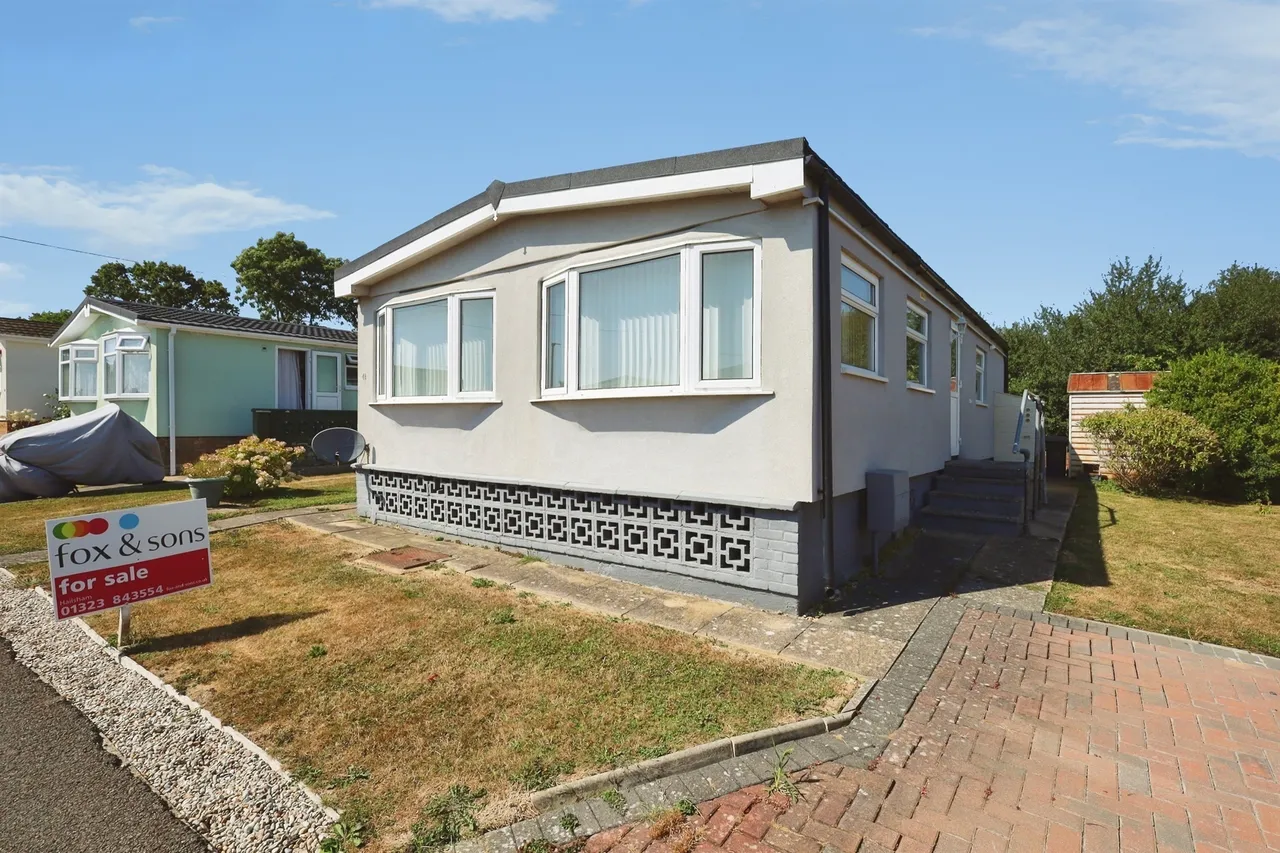 2 bed park home for sale, Mill Road, Hailsham, BN27