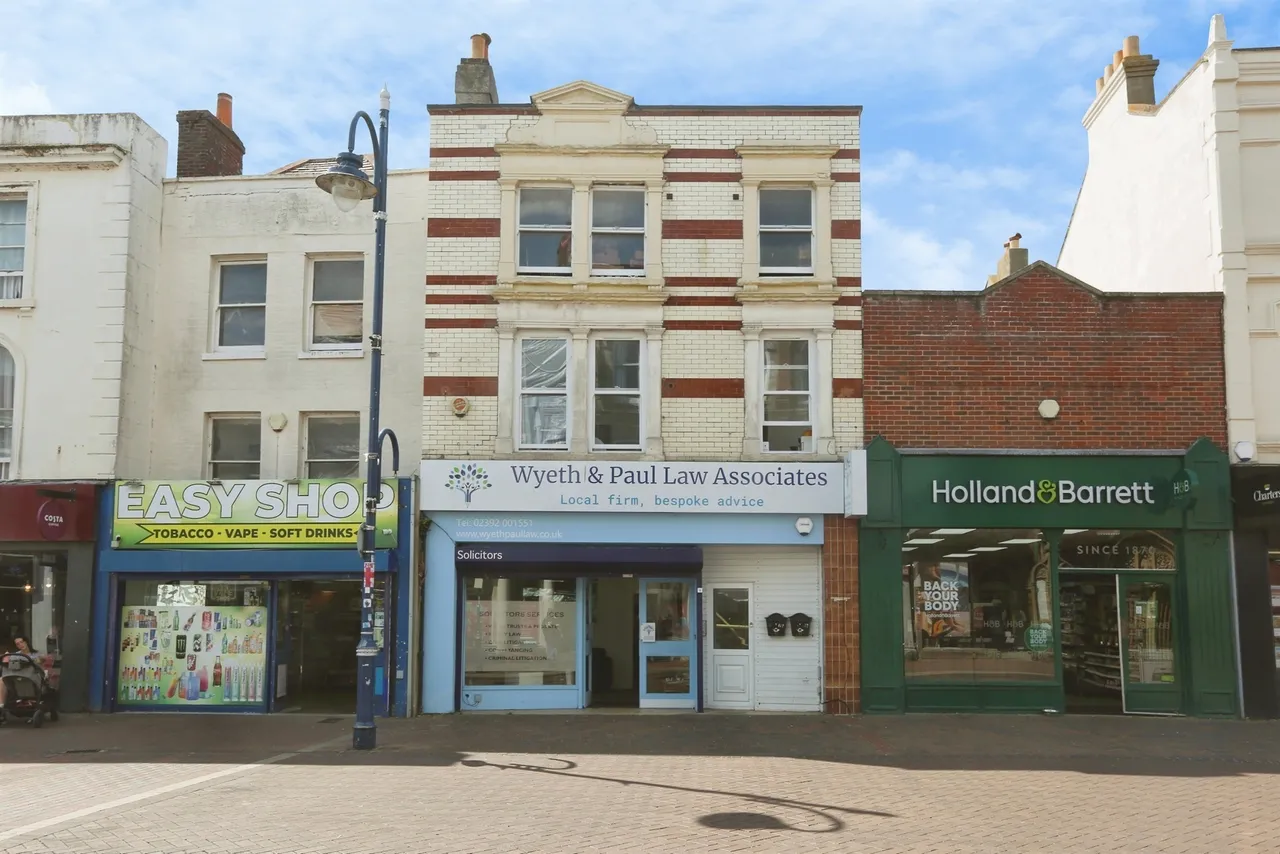 2 bed flat for sale, High Street, Gosport, PO12