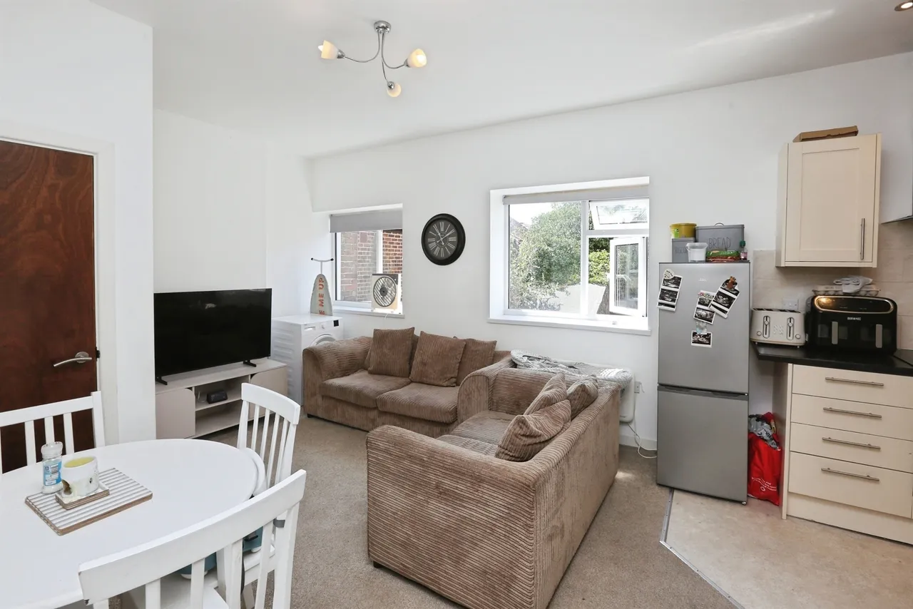 High Street, Gosport, PO12, photo 2