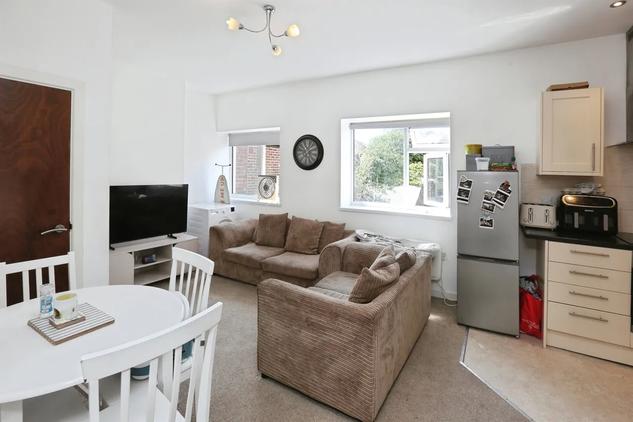 High Street, Gosport, PO12, photo 5