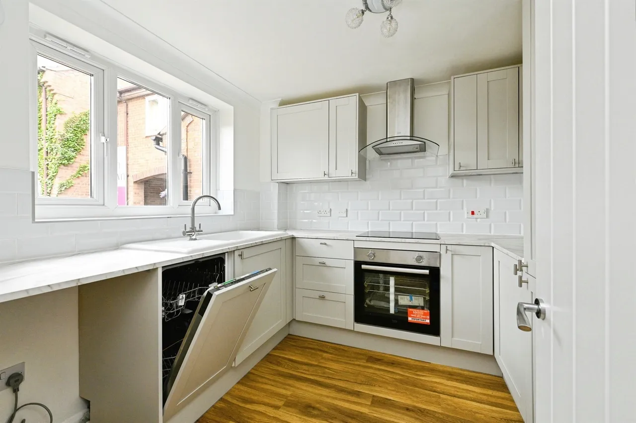 Aylmer Drive, Tilney St. Lawrence, PE34, photo 2