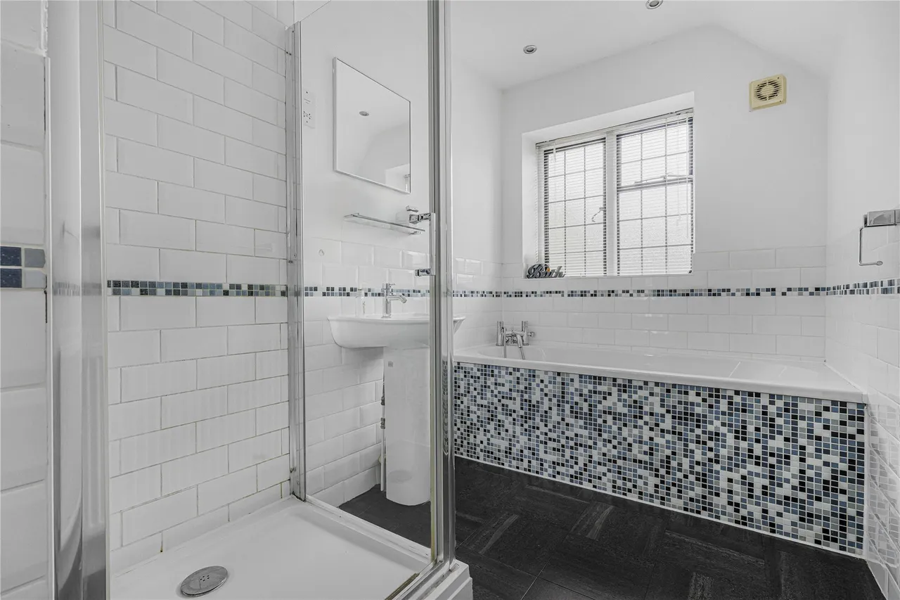 The Riding, Woking, GU21, photo 9