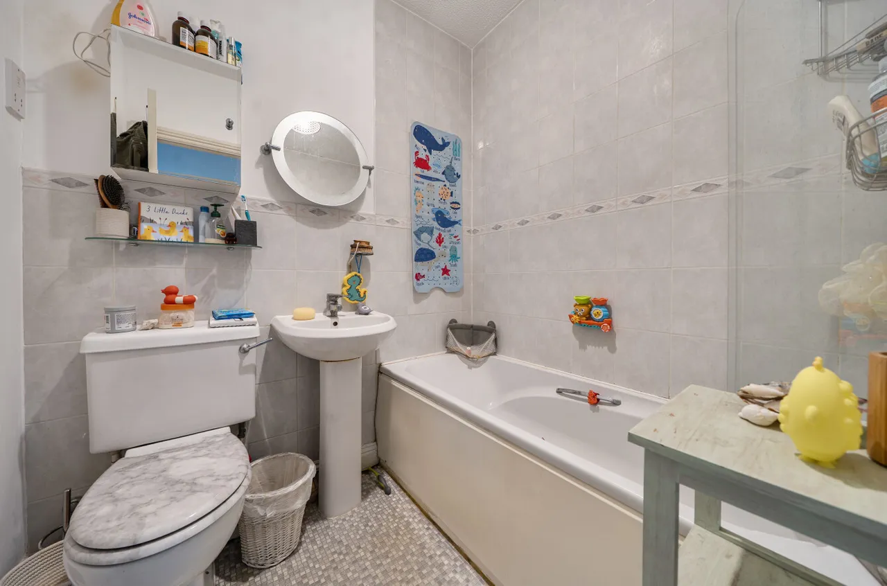 Atlantic Close, Ocean Village, SO14, photo 9