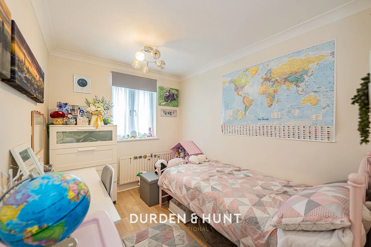 St. Michaels Close, Aveley, RM15, photo 13