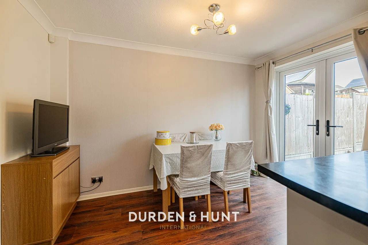 St. Michaels Close, Aveley, RM15, photo 9