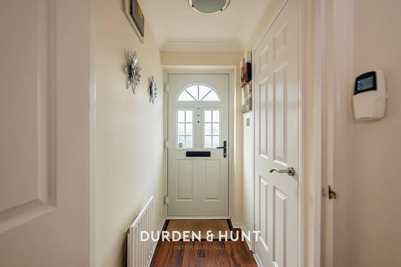 St. Michaels Close, Aveley, RM15, photo 5