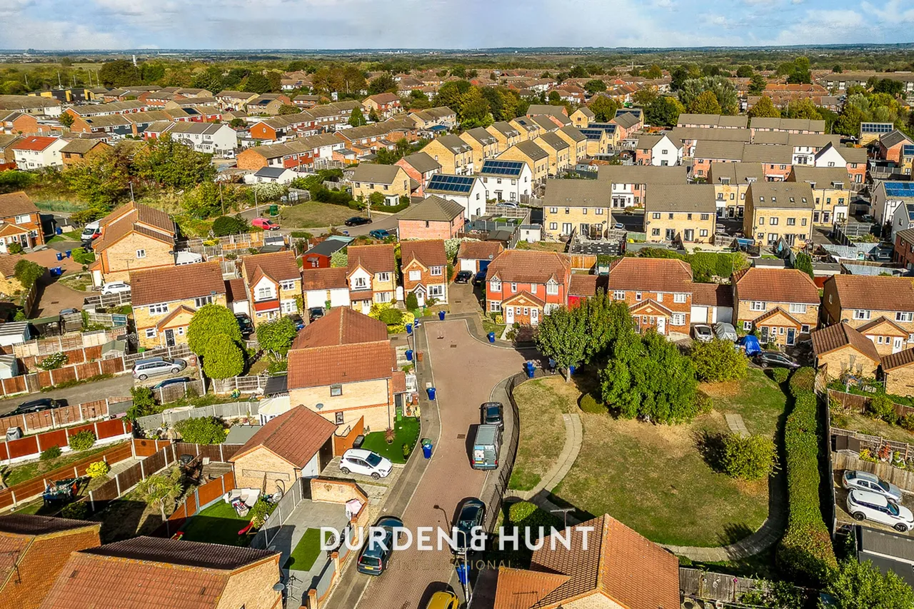 St. Michaels Close, Aveley, RM15, photo 26