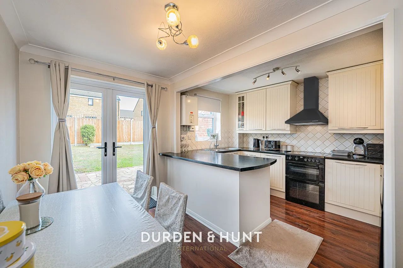 St. Michaels Close, Aveley, RM15, photo 7