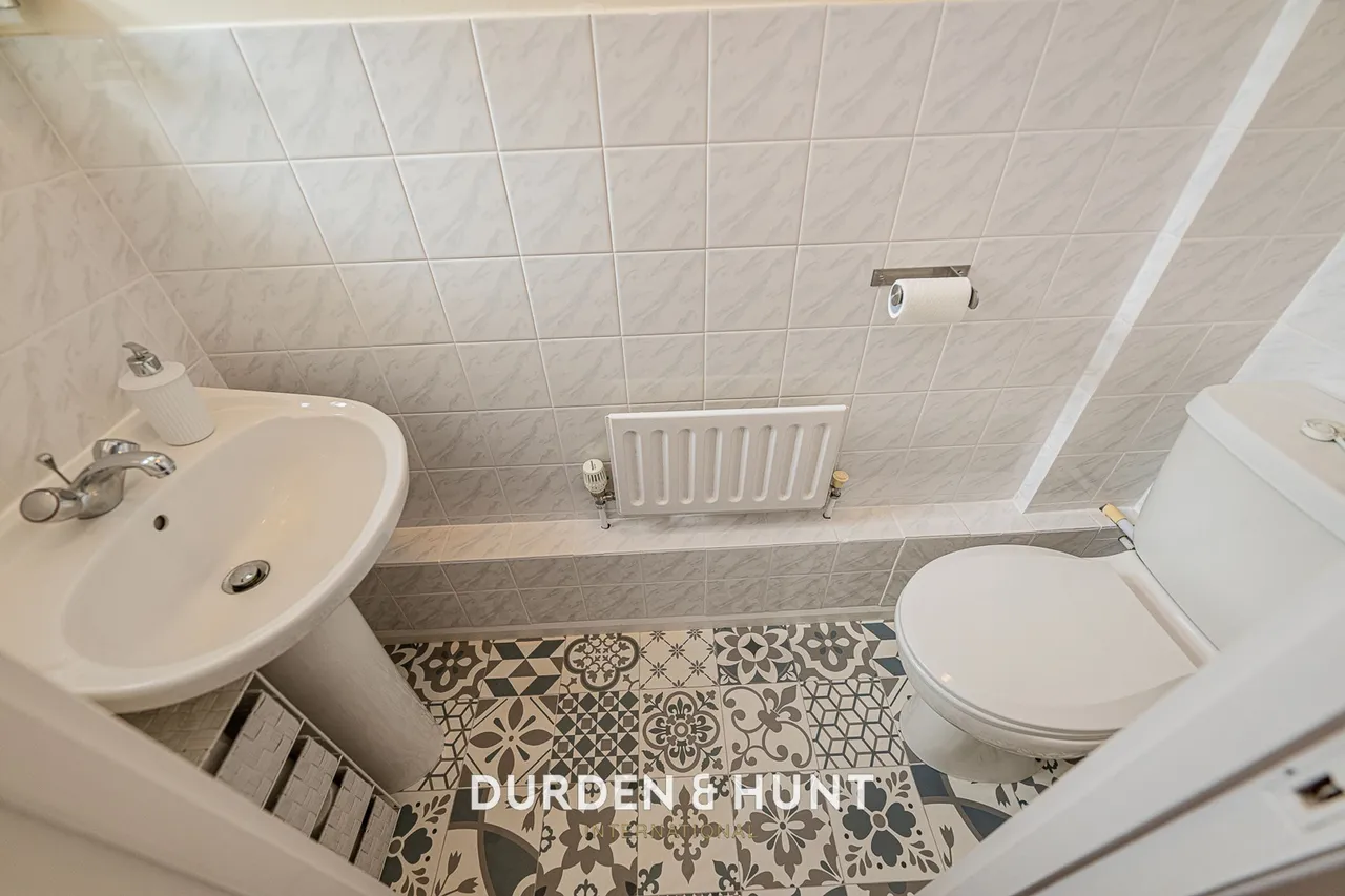 St. Michaels Close, Aveley, RM15, photo 6