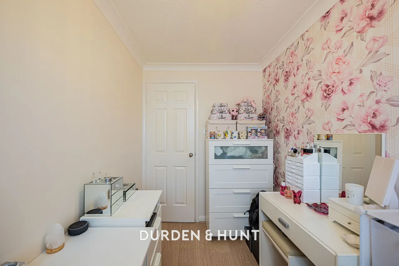 St. Michaels Close, Aveley, RM15, photo 17