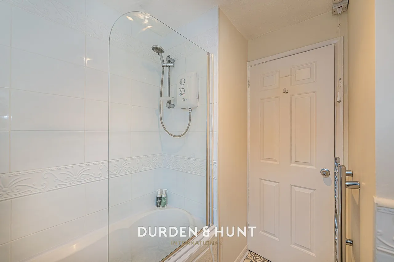 St. Michaels Close, Aveley, RM15, photo 19