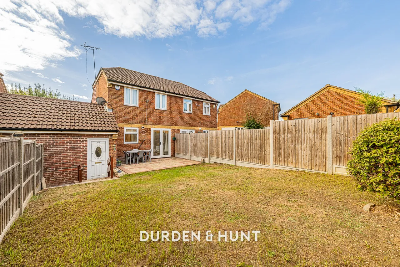 St. Michaels Close, Aveley, RM15, photo 22
