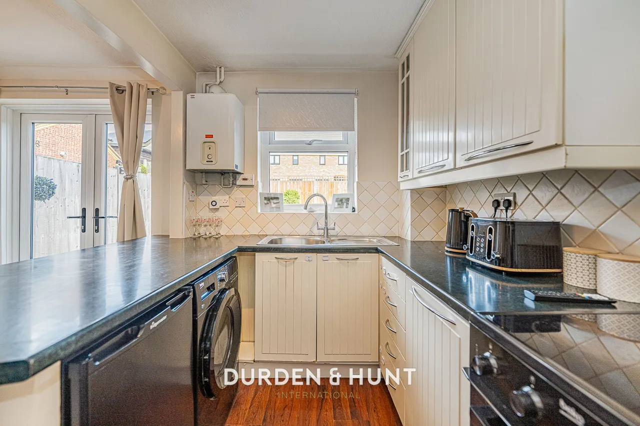 St. Michaels Close, Aveley, RM15, photo 8