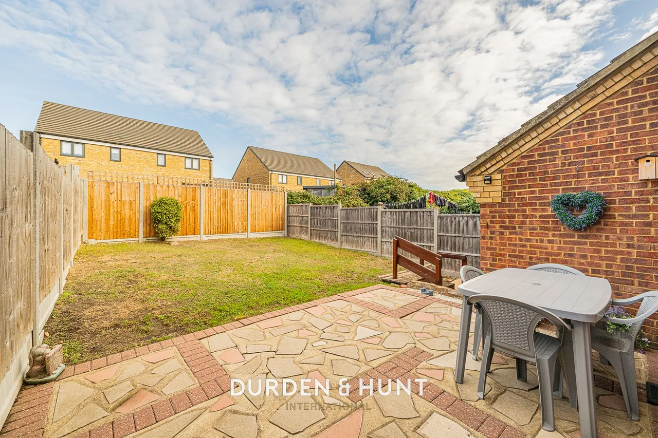 St. Michaels Close, Aveley, RM15, photo 20